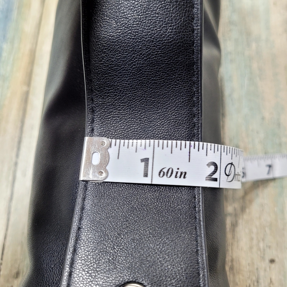 Elegant Black Shoulder Bag. - Picture 11 of 13